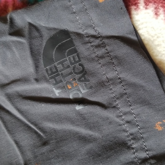The North Face teepee print Swim trunks size M grey with orange details - Picture 2 of 6
